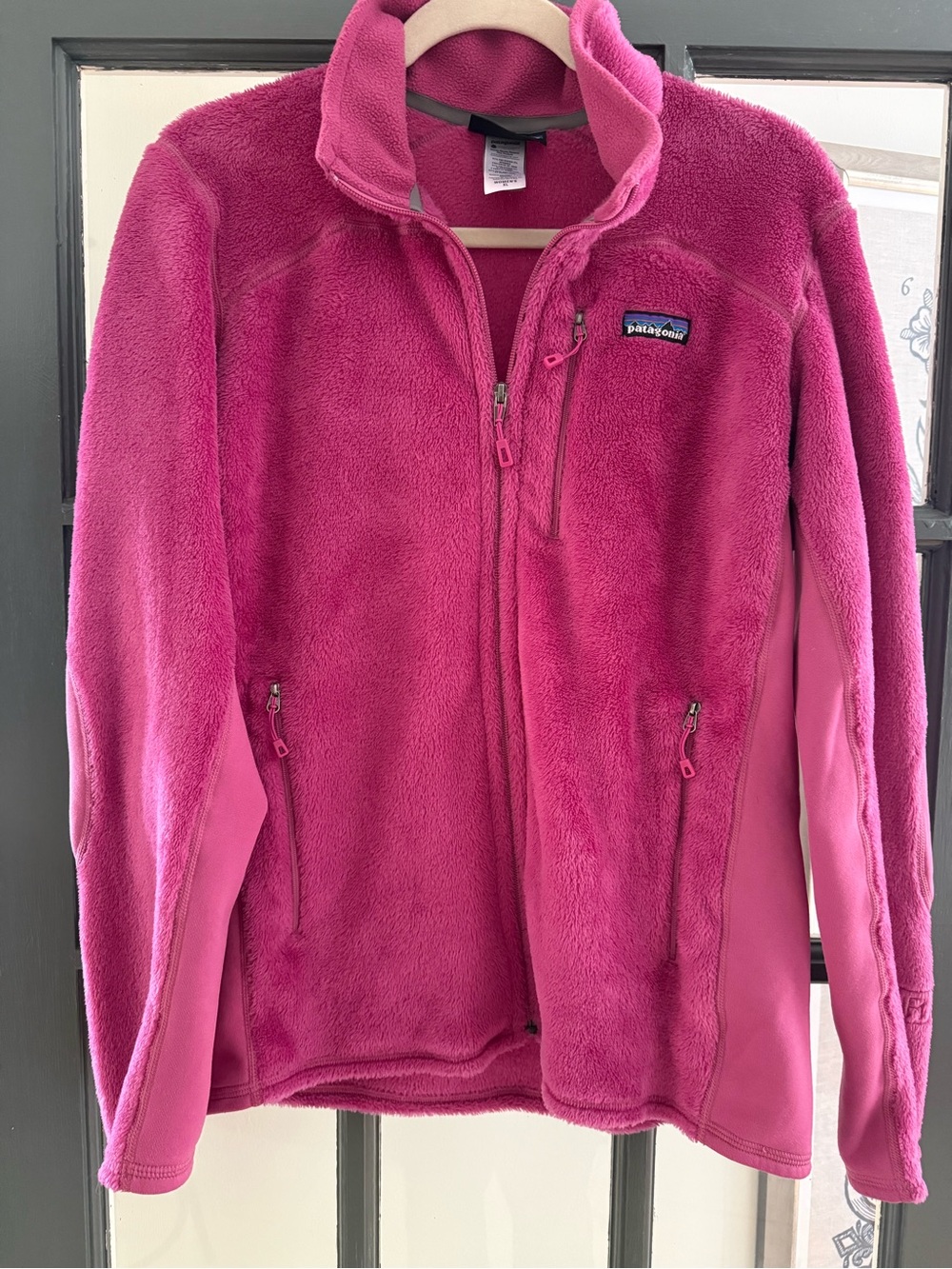 Patagonia Woman’s Magenta Pink Fleece Jacket